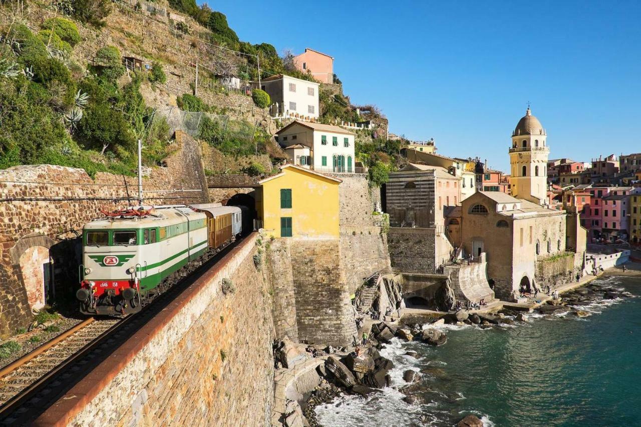 Joivy Family Flat With Little Patio, Cinque Terre Apartment Vernazza Luaran gambar