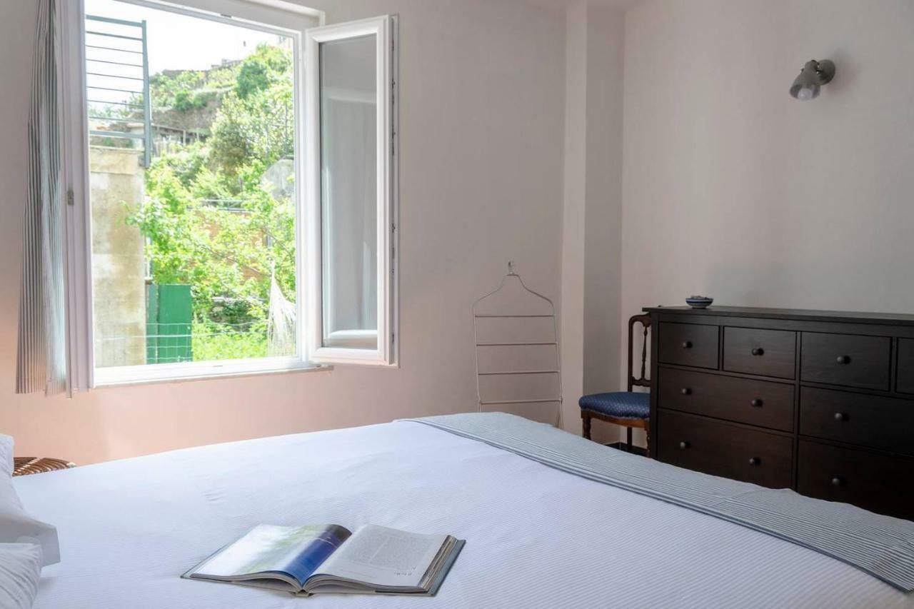 Joivy Family Flat With Little Patio, Cinque Terre Apartment Vernazza Luaran gambar