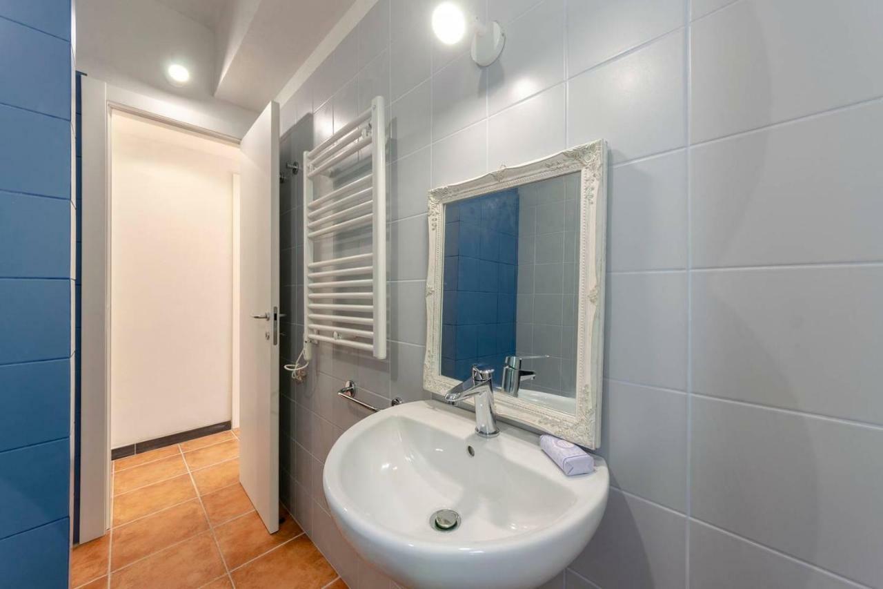Joivy Family Flat With Little Patio, Cinque Terre Apartment Vernazza Luaran gambar